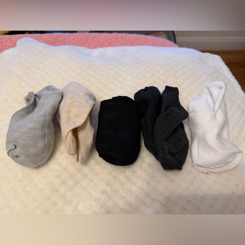 Women's Assorted Color No-Show Socks Set (unused)